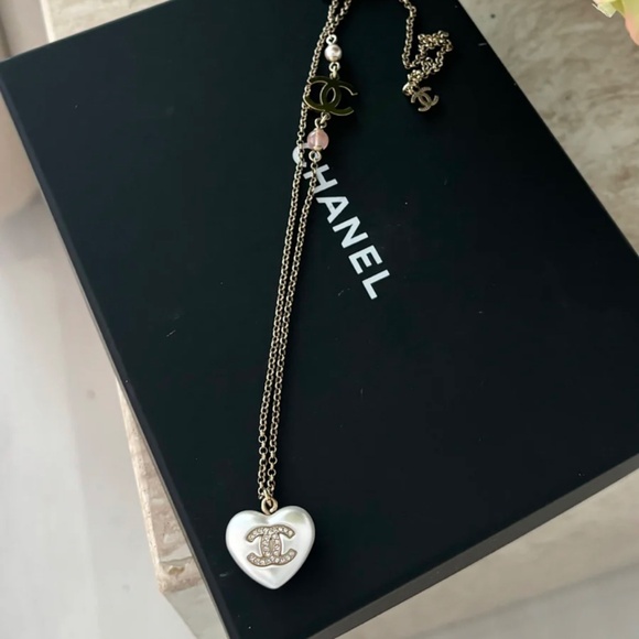 Authentic Chanel White/Gold Tone Pearl Heart Shaped Drop Necklace - Picture 2 of 8